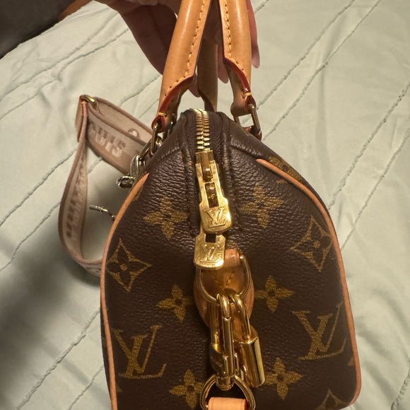 Louis Vuitton Bag - Picture 6 of 12